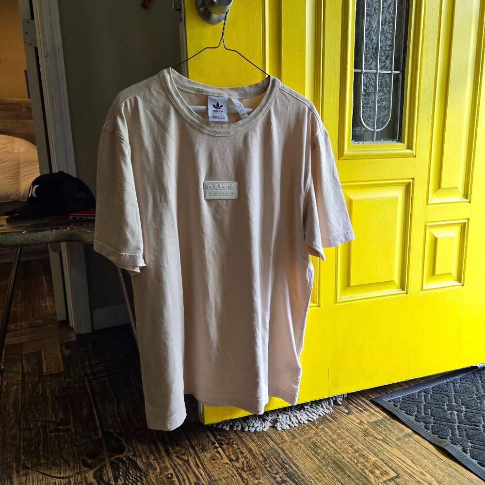 NWOT ADIDAS MENS T-SHIRT
